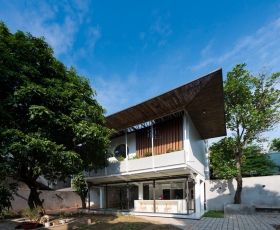 Ngôi nhà đương đại giao hòa với thiên nhiên